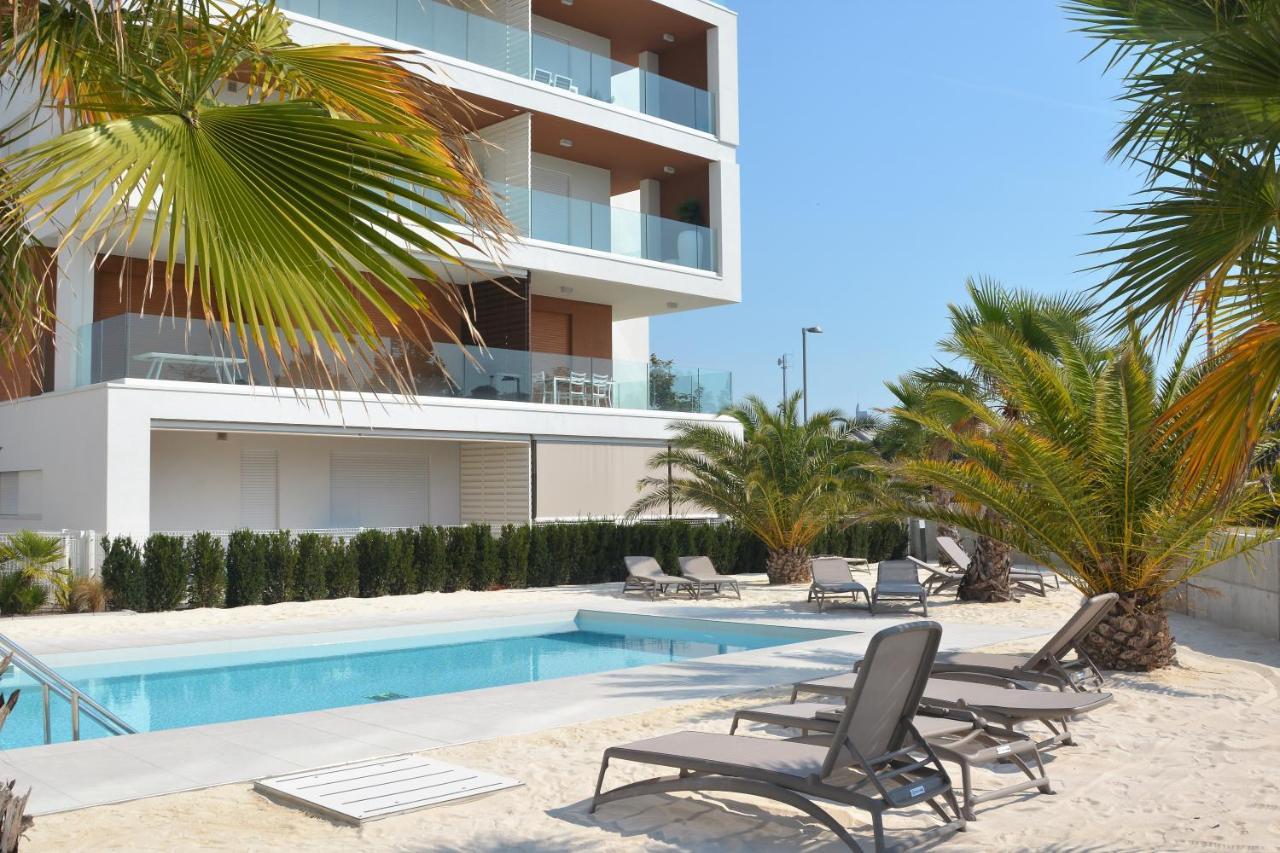 Sun Beach Residence Con Piscina - Piazza Brescia - Adria Holiday Jesolo - Family Apartments Exterior foto