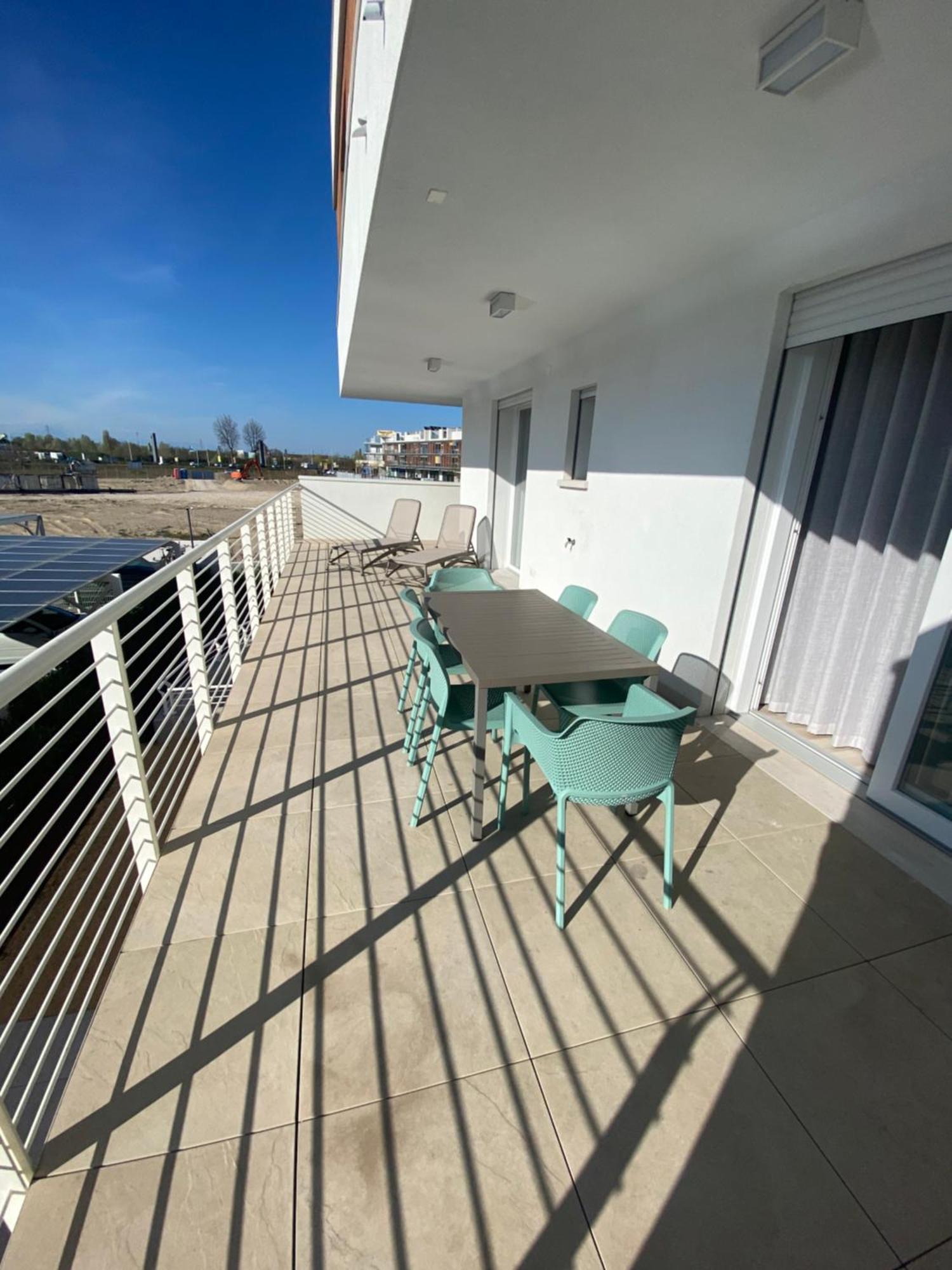 Sun Beach Residence Con Piscina - Piazza Brescia - Adria Holiday Jesolo - Family Apartments Exterior foto